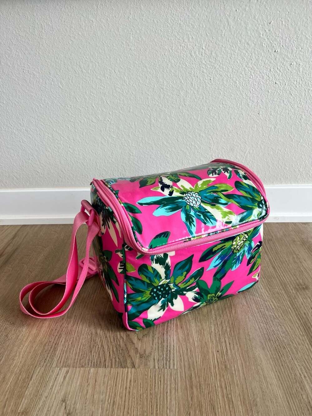 Vera Bradley, Lighten Up Insulated Lunch Bag, Vibrant Pink Floral,Back to School
